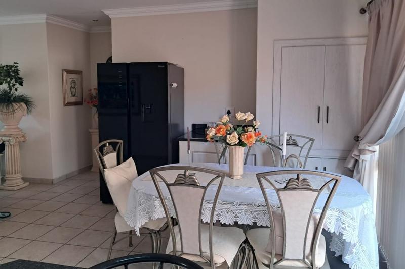 To Let 3 Bedroom Property for Rent in Island View Western Cape